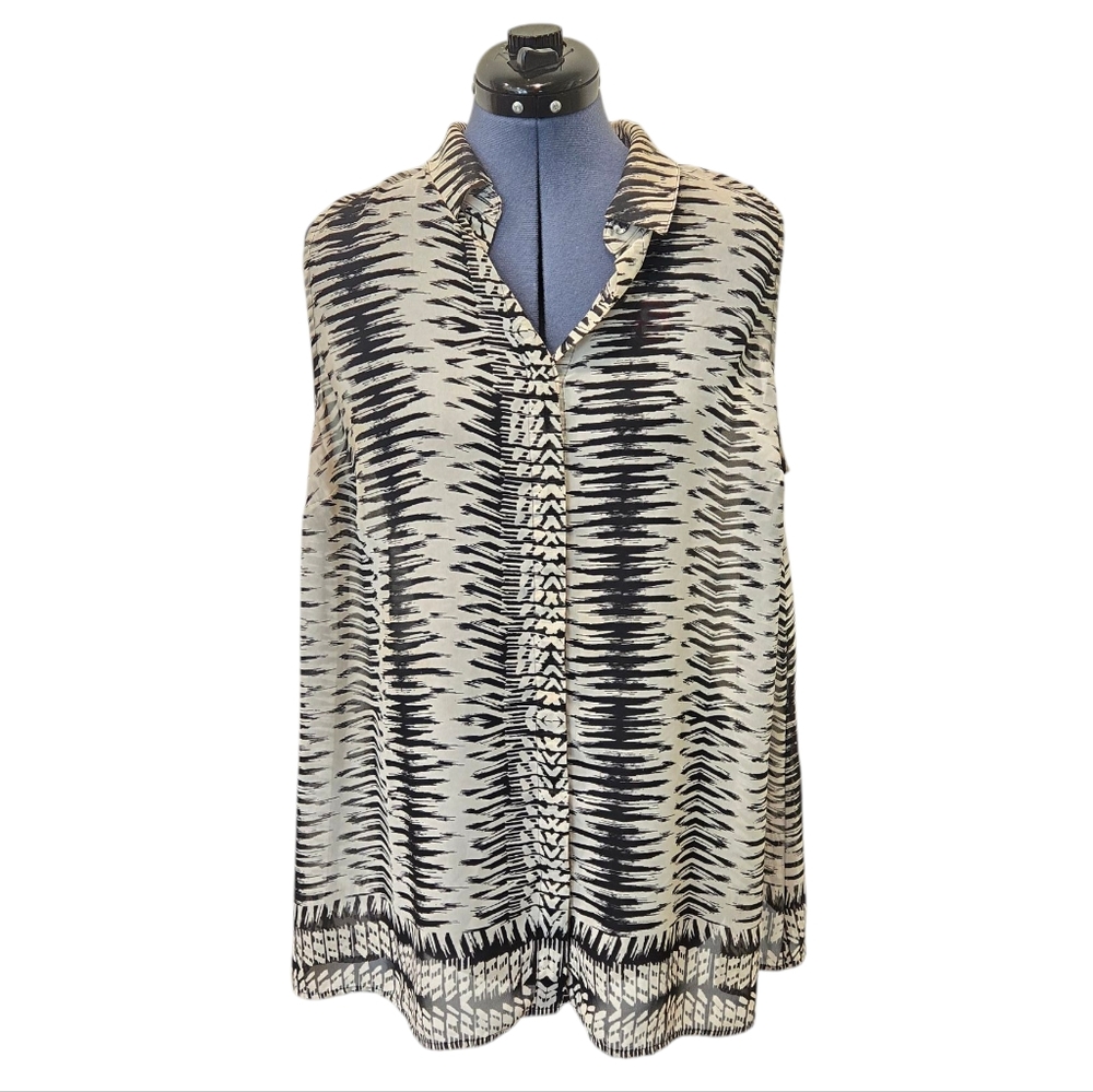 Lane Bryant black and cream graphic print sleeveless button down blouse 18